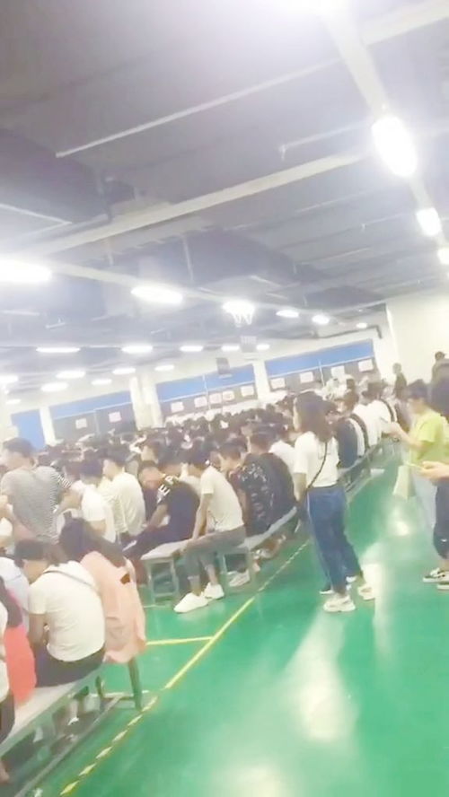 工作找到了,廠里三班倒,實習(xí)2800,轉(zhuǎn)正3200同事都是00后