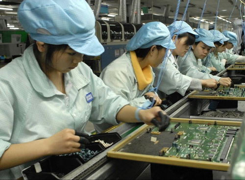 彎腰撿證,是對(duì)生活負(fù)責(zé)任的態(tài)度,但工時(shí)廉價(jià)并不代表尊嚴(yán)廉價(jià)